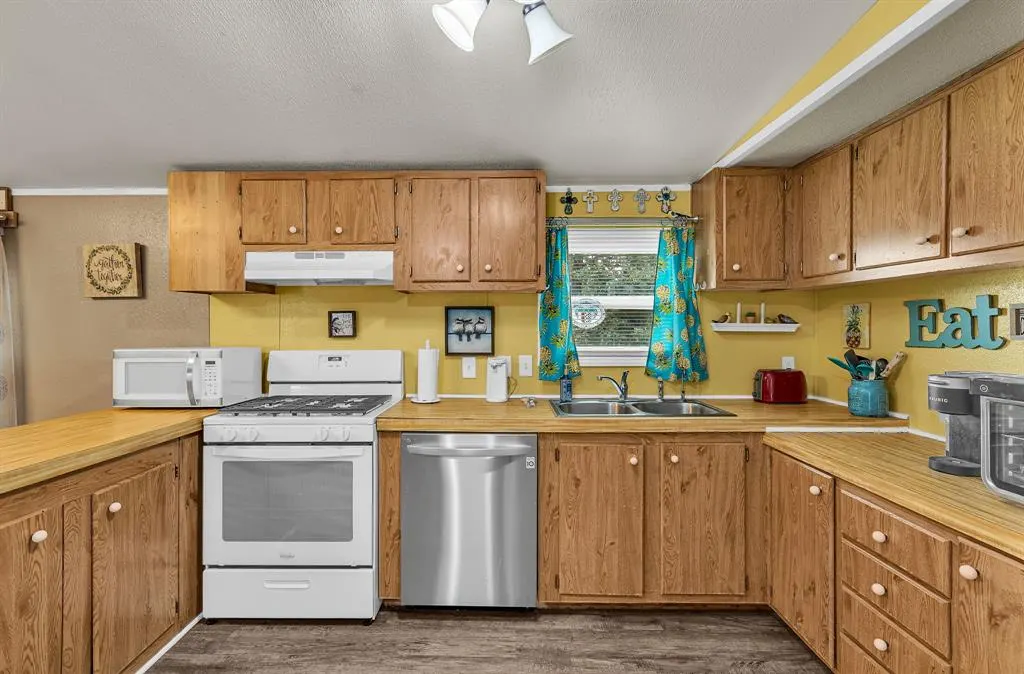 Photo 9 — 974 Bailey Lane, Norman, OK 73026