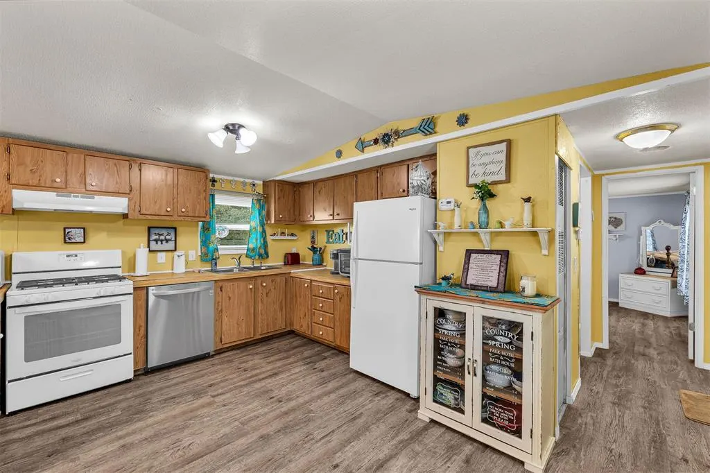 Photo 11 — 974 Bailey Lane, Norman, OK 73026
