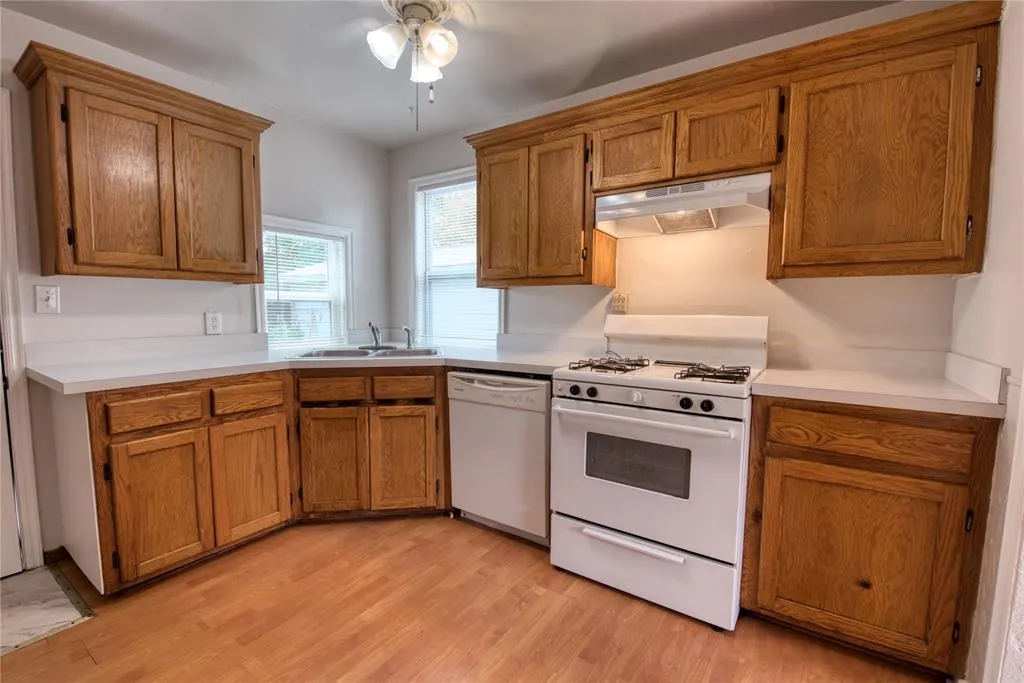 Photo 2 — 414 Reed Place, Oklahoma City, OK 73110