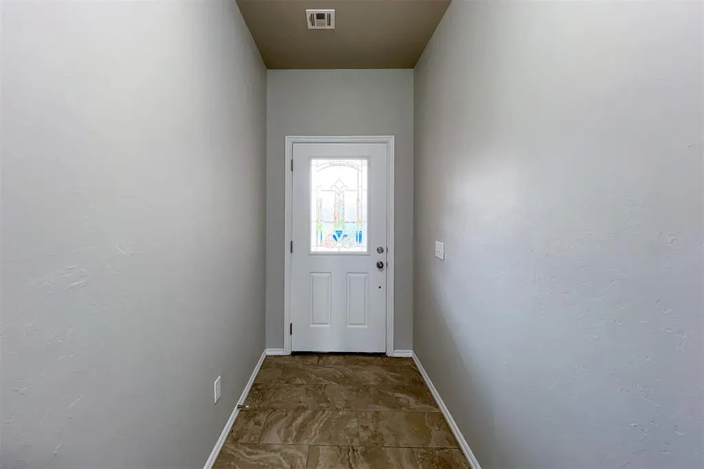 Photo 2 — 2901 Cider Mill Lane, Yukon, OK 73099