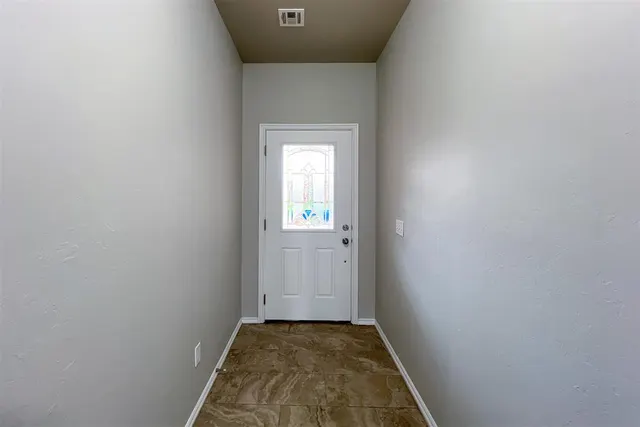 Photo 2 — 2901 Cider Mill Lane, Yukon, OK 73099