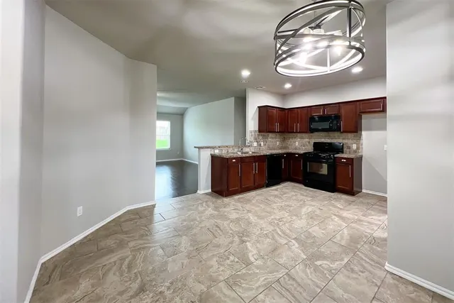Photo 6 — 2901 Cider Mill Lane, Yukon, OK 73099