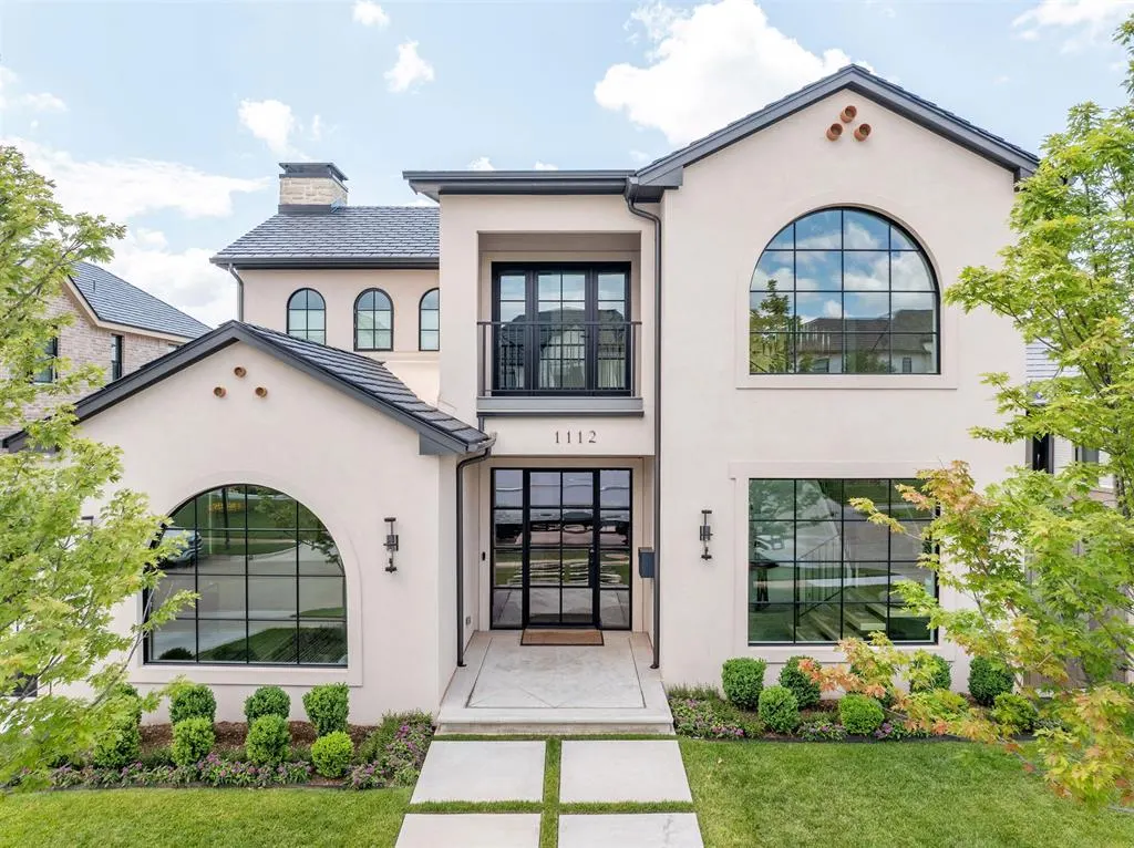 Front exterior — 1112 Cumberland Court, Nichols Hills, OK 73116