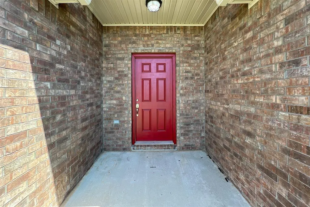 Photo 2 — 2928 Cider Mill Lane, Yukon, OK 73099