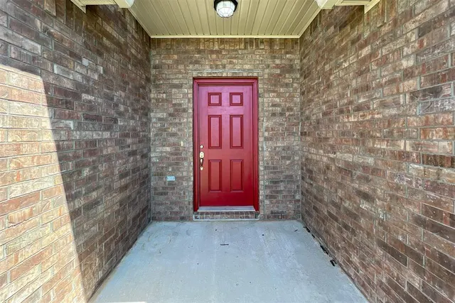 Photo 2 — 2928 Cider Mill Lane, Yukon, OK 73099