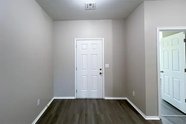 Photo 3 — 2928 Cider Mill Lane, Yukon, OK 73099