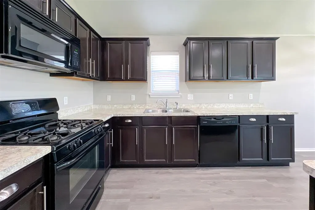 Photo 11 — 2928 Cider Mill Lane, Yukon, OK 73099