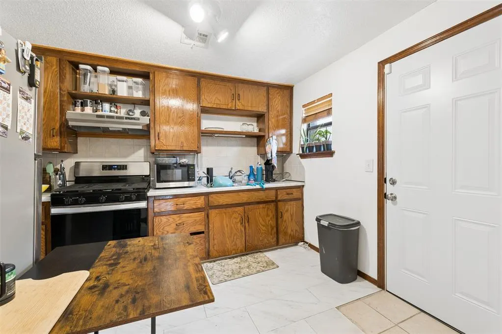 Photo 10 — 1143 NE Grand Boulevard, Oklahoma City, OK 73117
