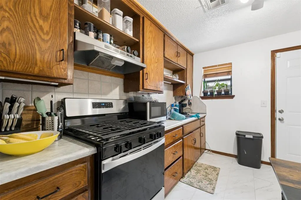 Photo 13 — 1143 NE Grand Boulevard, Oklahoma City, OK 73117