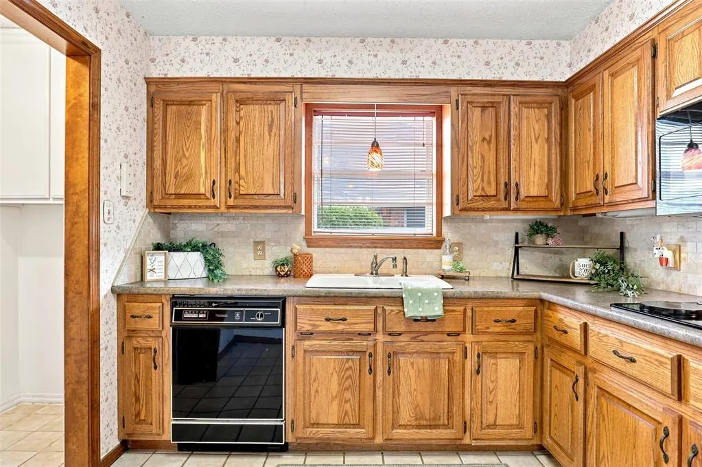 Photo 16 — 4107 N Chapman, Shawnee, OK 74804