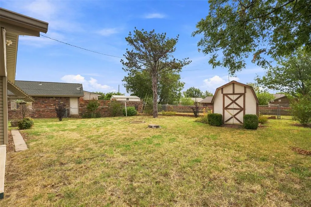 Photo 41 — 4107 N Chapman, Shawnee, OK 74804