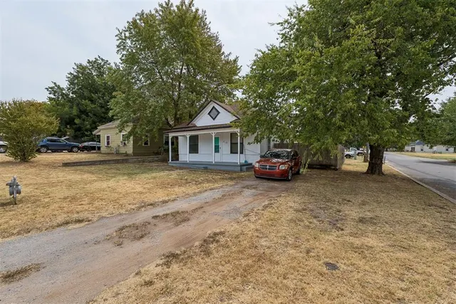 Photo 2 — 819 W London Street, El Reno, OK 73036