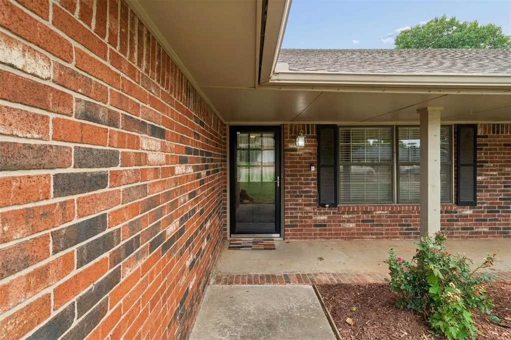 Photo 3 — 2013 Bella Vista Drive, Edmond, OK 73013