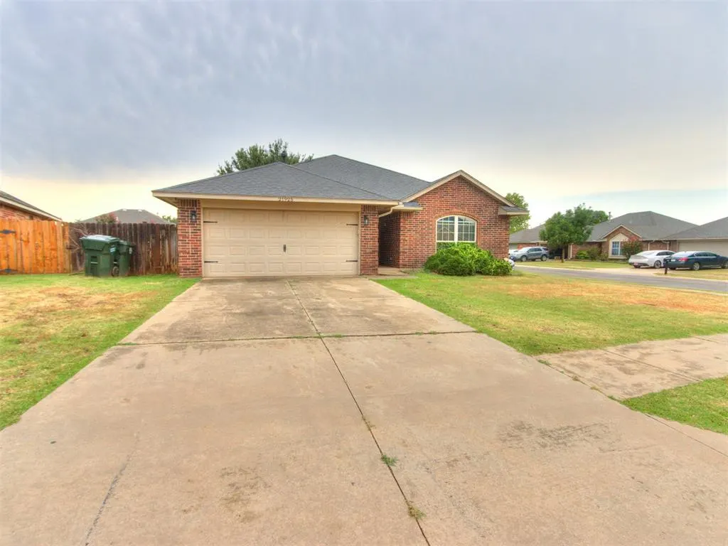 Photo 2 — 21925 Homesteaders Road, Edmond, OK 73012