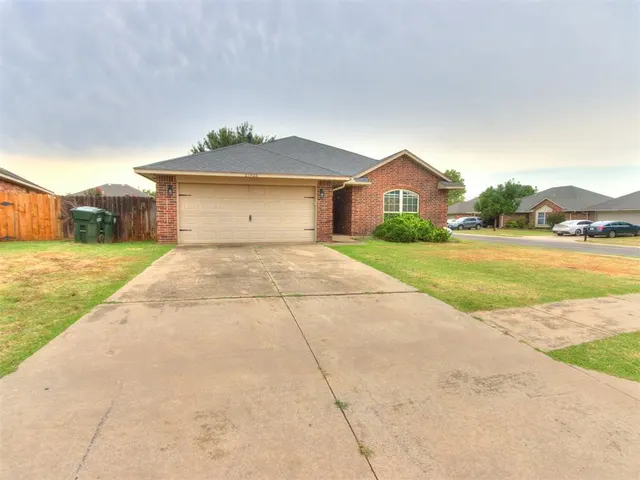 Photo 2 — 21925 Homesteaders Road, Edmond, OK 73012