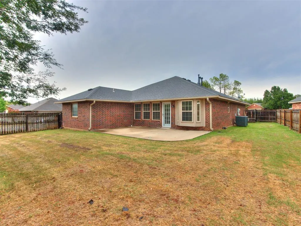 Photo 3 — 21925 Homesteaders Road, Edmond, OK 73012