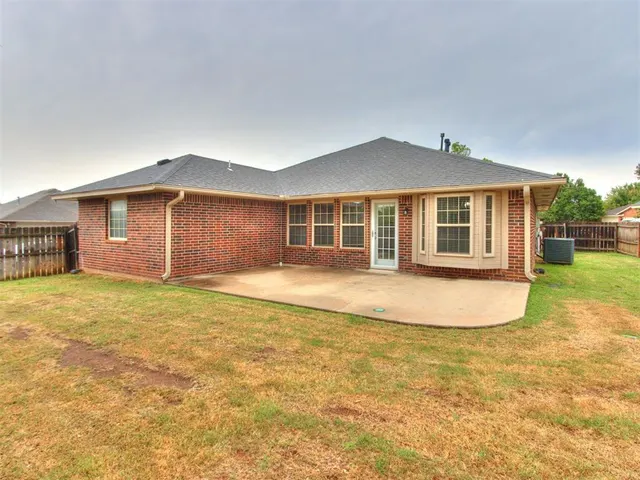 Photo 4 — 21925 Homesteaders Road, Edmond, OK 73012