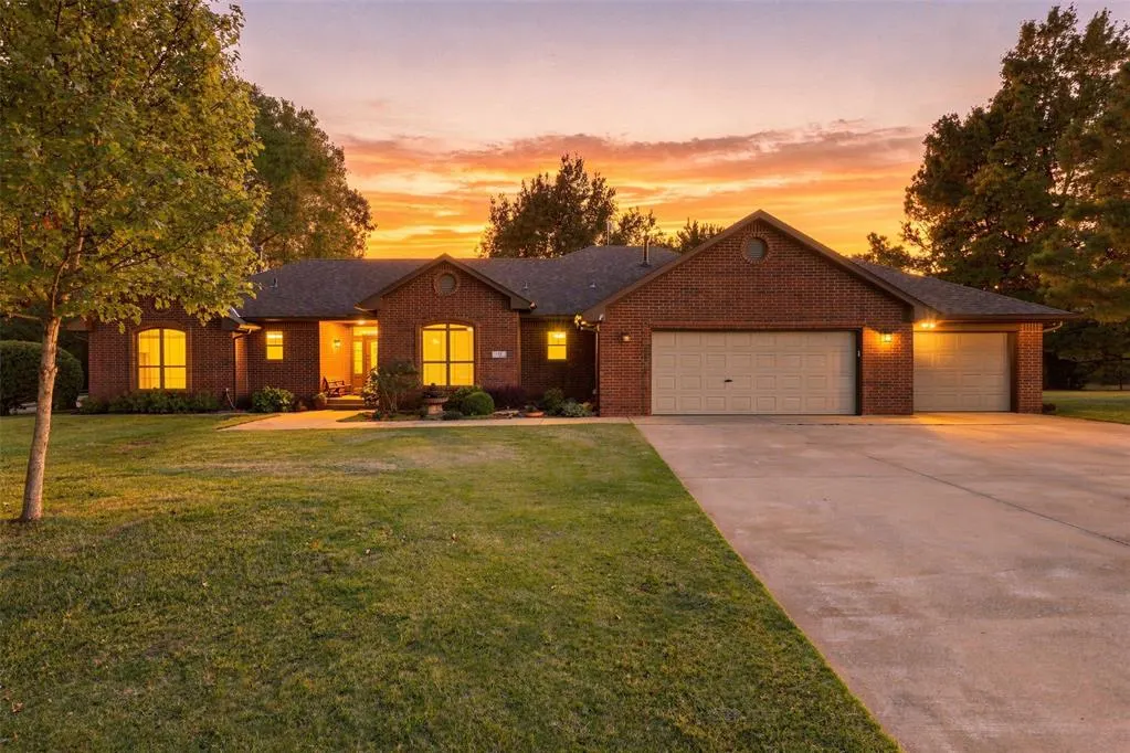 Front exterior — 801 Cameron Drive, Yukon, OK 73099