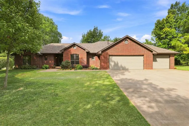 Photo 4 — 801 Cameron Drive, Yukon, OK 73099