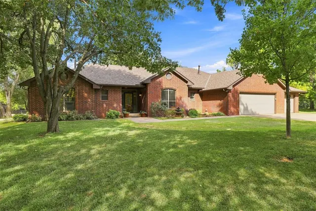 Photo 5 — 801 Cameron Drive, Yukon, OK 73099