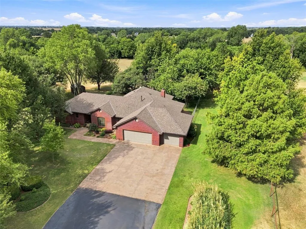 Photo 7 — 801 Cameron Drive, Yukon, OK 73099