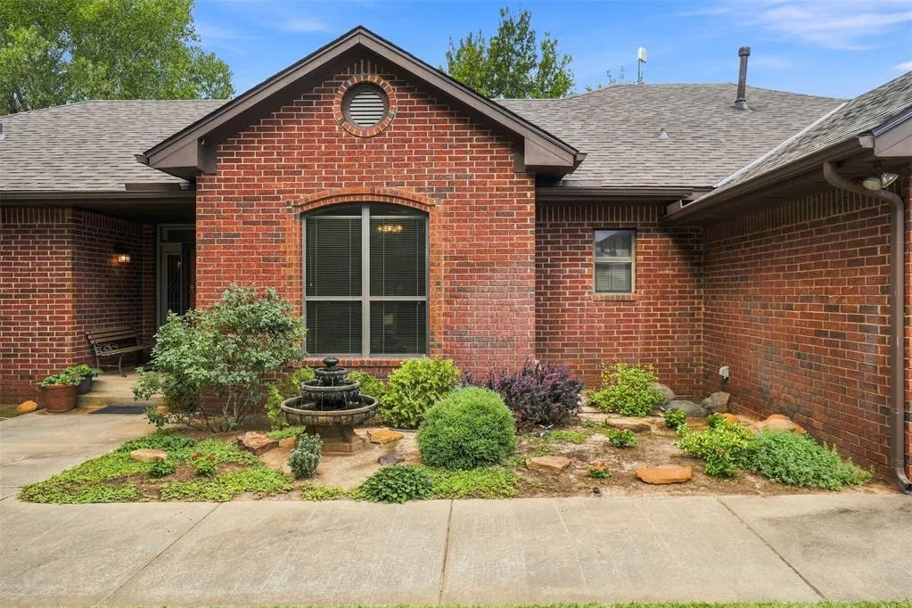 Photo 8 — 801 Cameron Drive, Yukon, OK 73099
