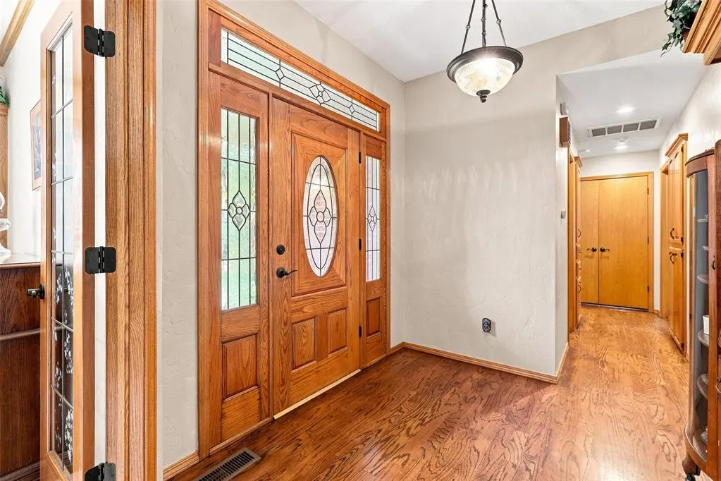 Photo 9 — 801 Cameron Drive, Yukon, OK 73099