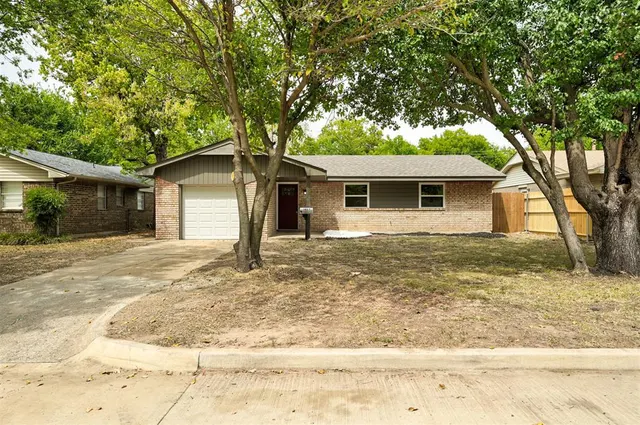 Photo 2 — 1407 Lakecrest Drive, Norman, OK 73071