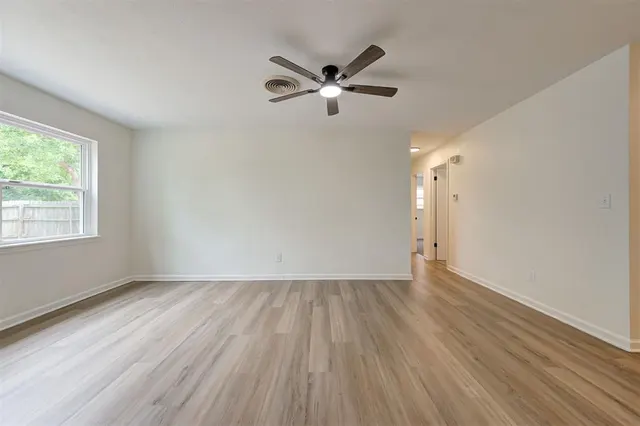Photo 8 — 1407 Lakecrest Drive, Norman, OK 73071