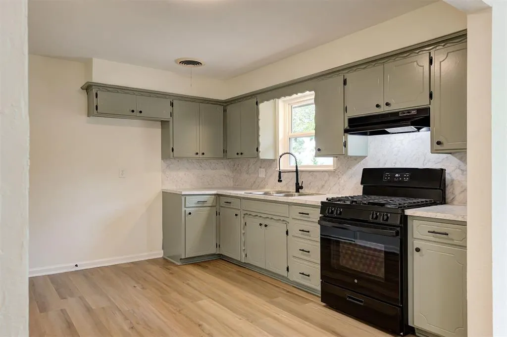 Photo 12 — 1407 Lakecrest Drive, Norman, OK 73071