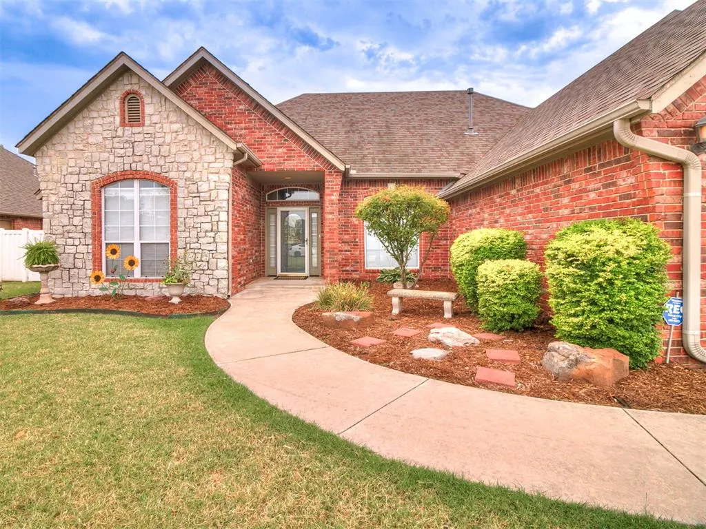 Front exterior — 2705 Woodbridge Drive, Shawnee, OK 74804