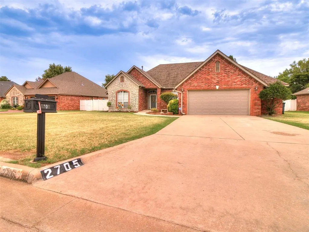 Photo 2 — 2705 Woodbridge Drive, Shawnee, OK 74804