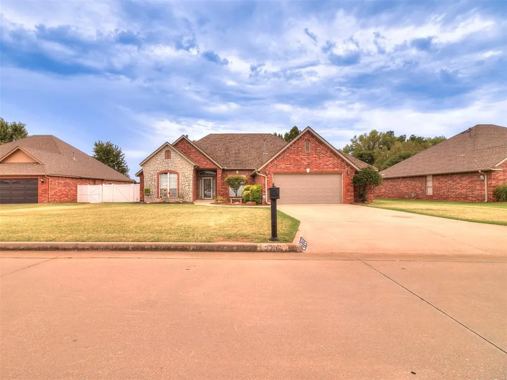 Photo 3 — 2705 Woodbridge Drive, Shawnee, OK 74804
