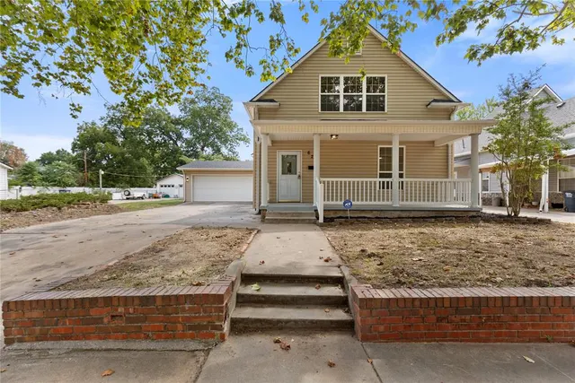 Photo 2 — 627 N Park Avenue, Shawnee, OK 74801
