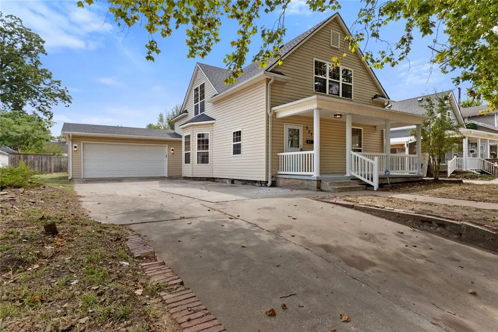Front exterior — 627 N Park Avenue, Shawnee, OK 74801