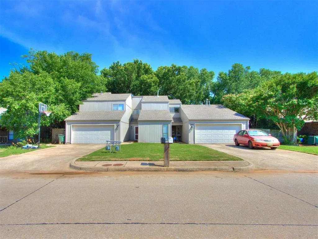 Front exterior — 1404 Mary Lee Lane, Edmond, OK 73034