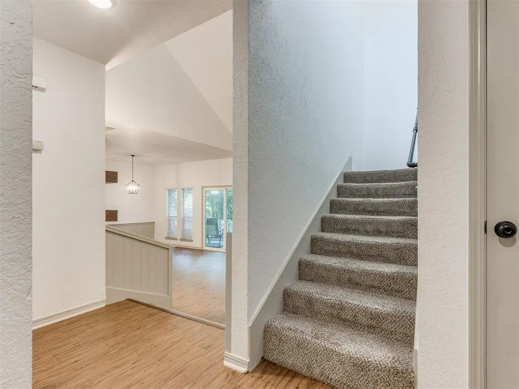 Photo 3 — 1404 Mary Lee Lane, Edmond, OK 73034