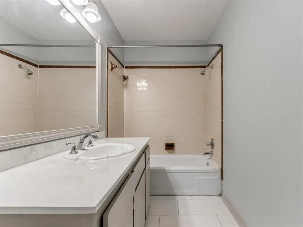Photo 5 — 1404 Mary Lee Lane, Edmond, OK 73034