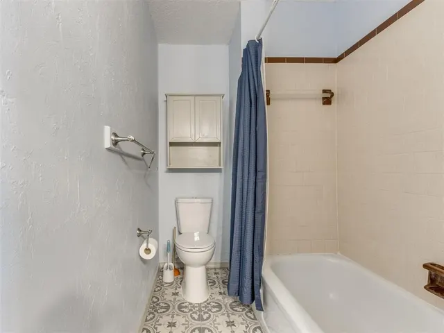 Photo 6 — 1404 Mary Lee Lane, Edmond, OK 73034