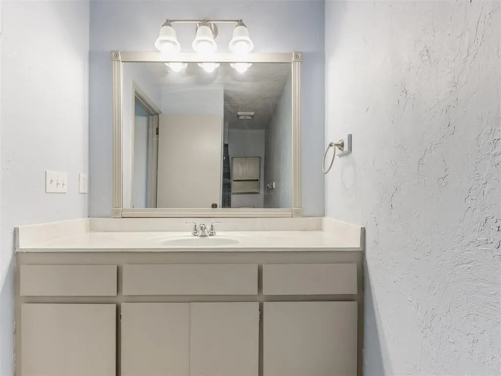 Photo 7 — 1404 Mary Lee Lane, Edmond, OK 73034