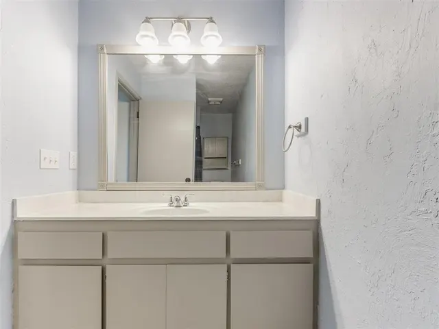 Photo 7 — 1404 Mary Lee Lane, Edmond, OK 73034