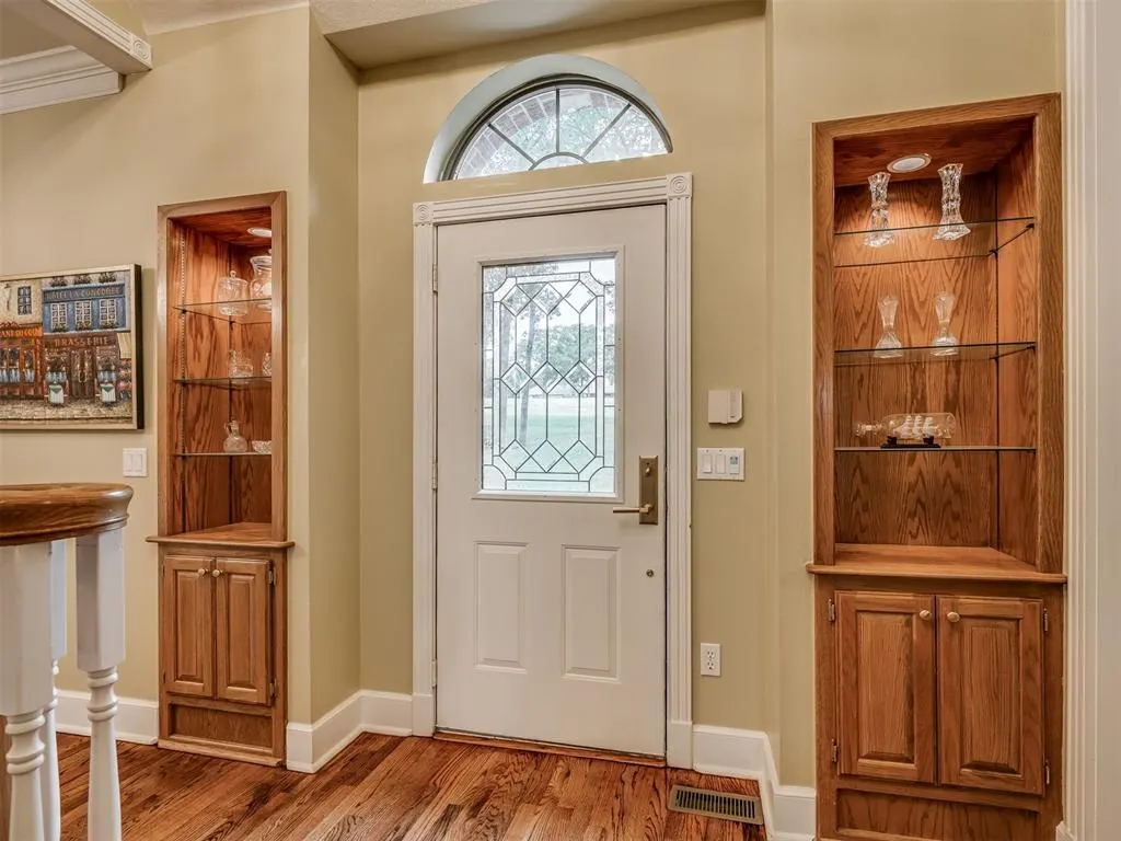 Photo 5 — 9216 Oakmont Drive, Oklahoma City, OK 73131