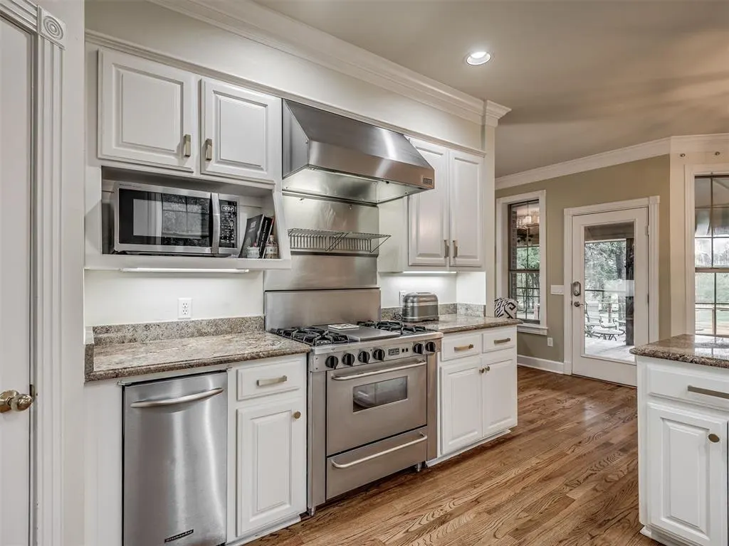 Photo 13 — 9216 Oakmont Drive, Oklahoma City, OK 73131