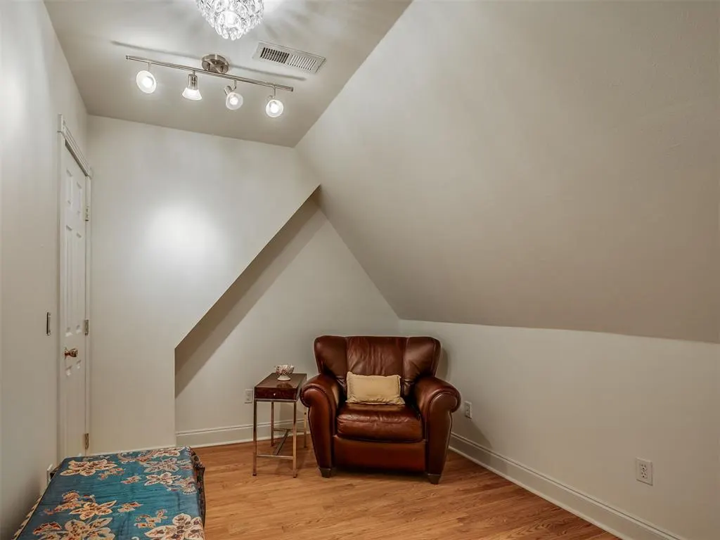 Photo 33 — 9216 Oakmont Drive, Oklahoma City, OK 73131