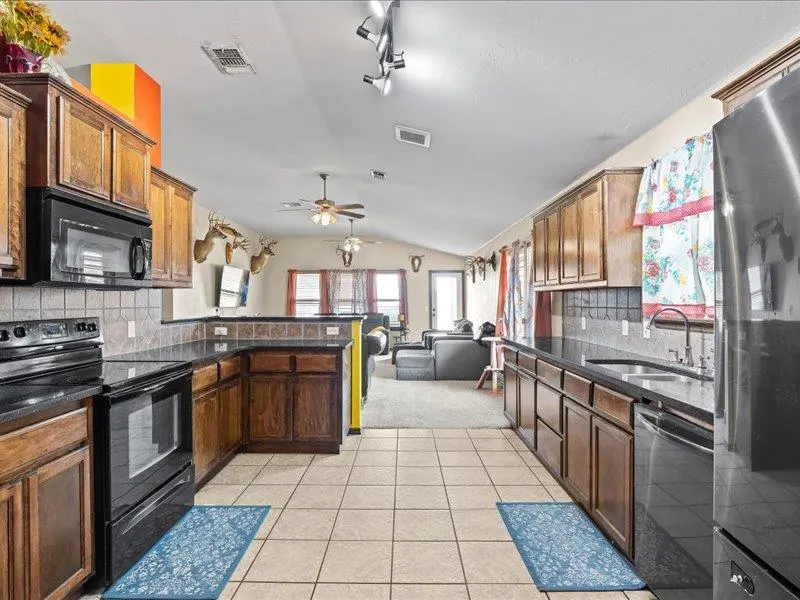 Photo 9 — 13333 SW 3rd Street, Yukon, OK 73099