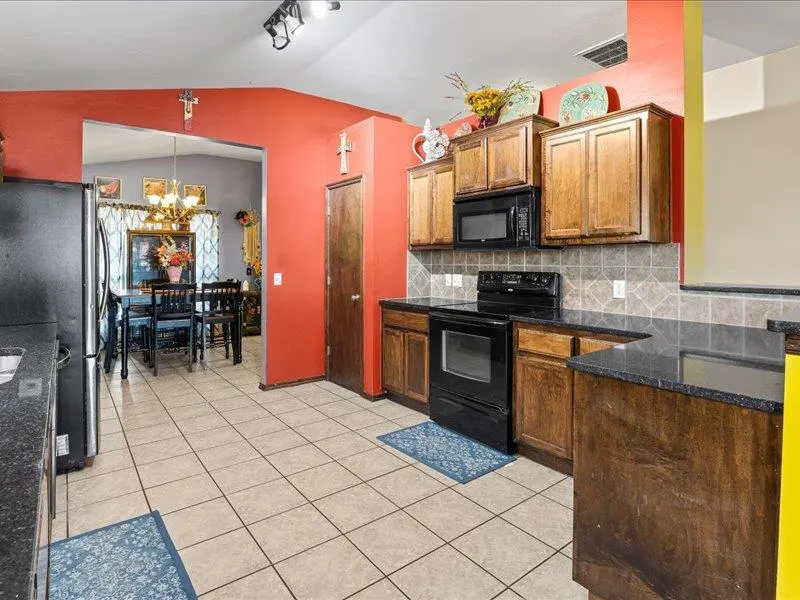 Photo 10 — 13333 SW 3rd Street, Yukon, OK 73099