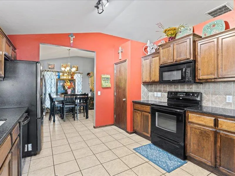Photo 14 — 13333 SW 3rd Street, Yukon, OK 73099