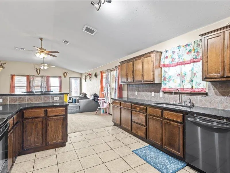 Photo 15 — 13333 SW 3rd Street, Yukon, OK 73099