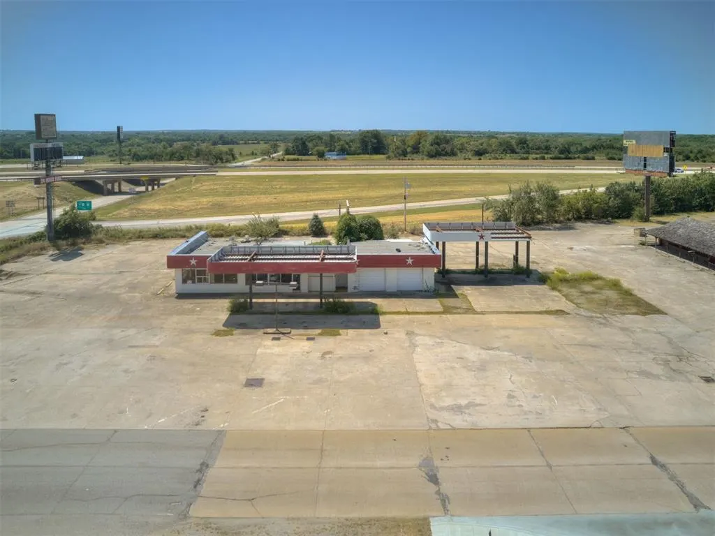 Photo 3 — 9952 Hornbeam Road, Henryetta, OK 74437