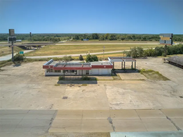 Photo 3 — 9952 Hornbeam Road, Henryetta, OK 74437